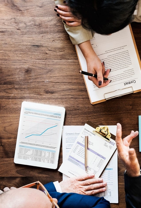 business-people-having-meeting-a-min