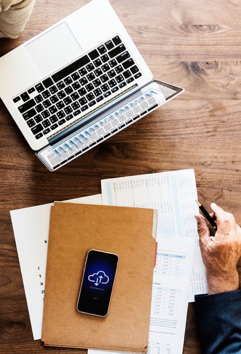 business-people-having-meeting-b-min